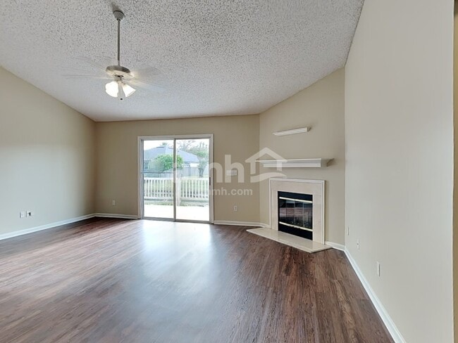 Photo - 14131 Crestwick Dr E