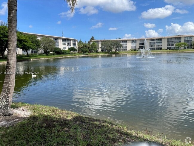 Building Photo - 1904 Bermuda Cir Unit G1 Rental
