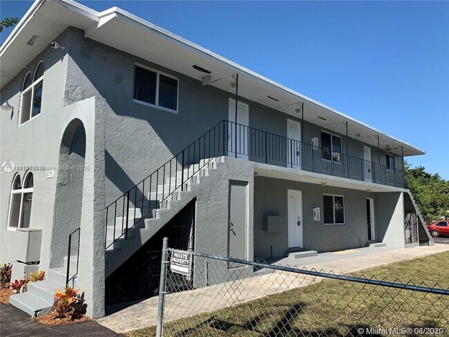 Photo - 1479 NW 16th St Unidad 2