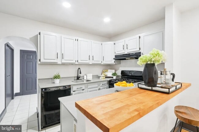 Photo - 2037 North St