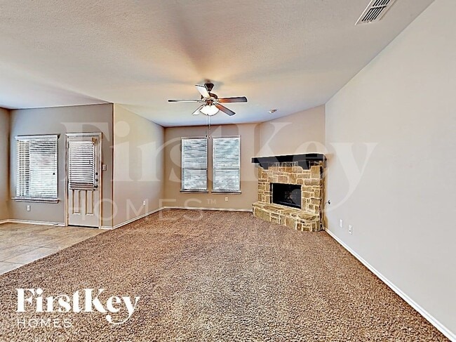 Photo - 1724 Henderson Dr