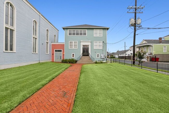 Building Photo - 2203 Second St. Unit Apt. A