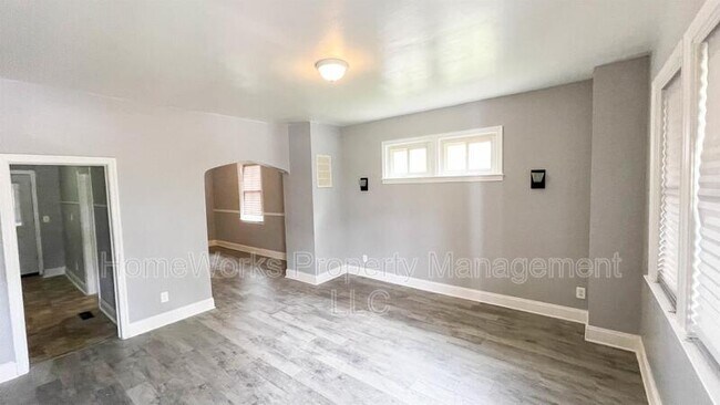 Photo - 103 Allendale St