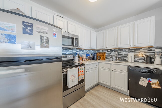 Building Photo - 1636 N Wells-2302 Unit 2302