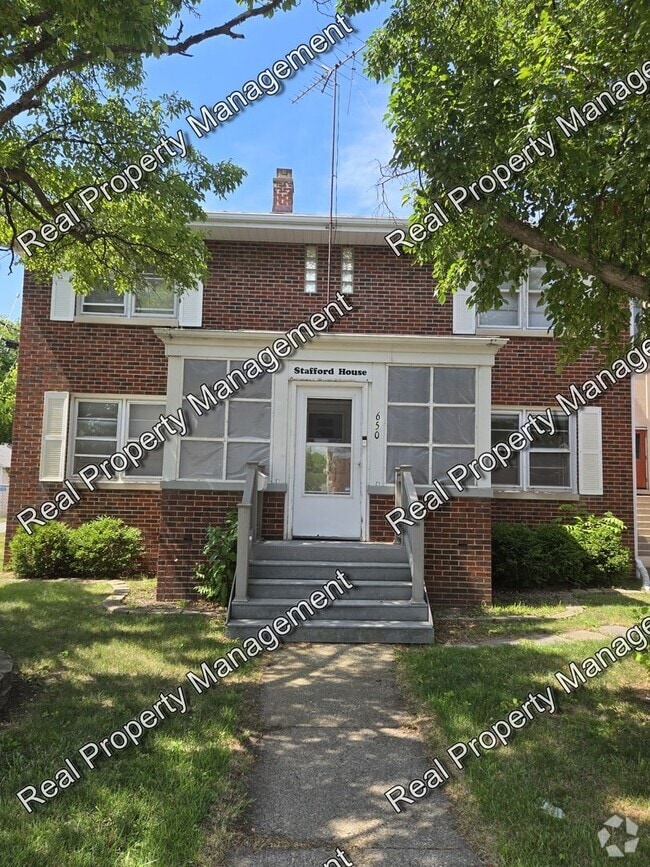 Building Photo - Spacious Three Bedroom Rental