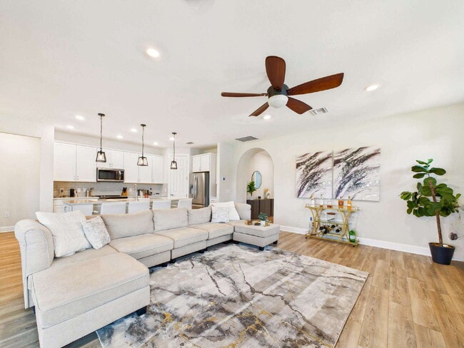 Photo - Furnished 3 Bedroom, 2 Bath Single-Family ...