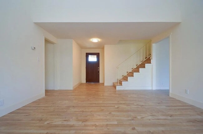 Photo - $4,200 / 4 BR - SPACIOUS HOME IN WARM SPRINGS WITH SCENIC HILL VIEWS