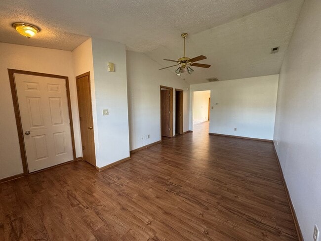 Photo - 1073 Fairlane Ct