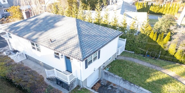 Photo - 275 Longvue Terrace