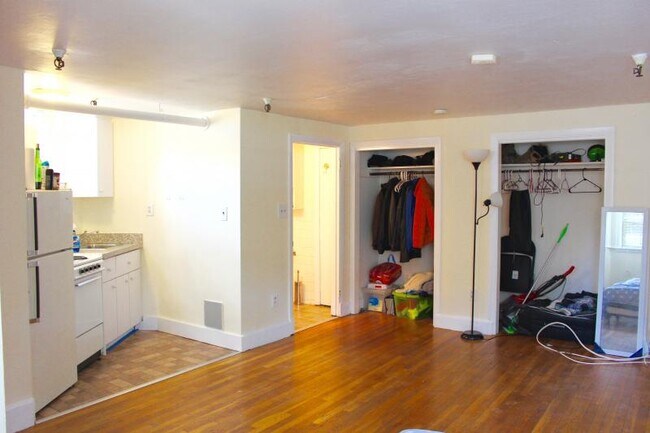 Building Photo - 21 Cumberland St Rental