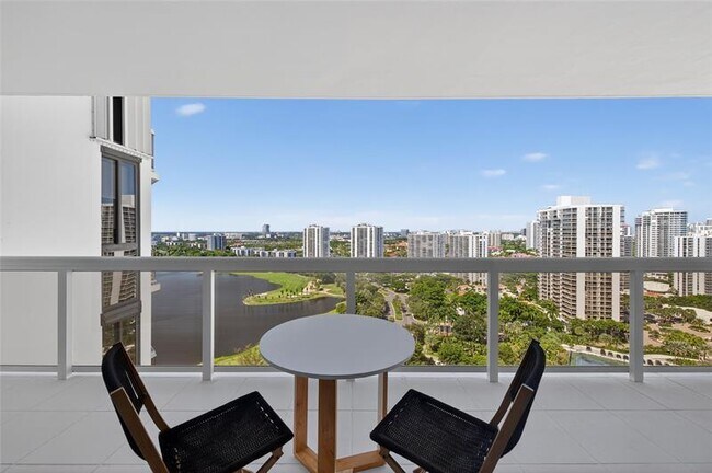 Photo - 20185 E Country Club Dr Unidad 2409