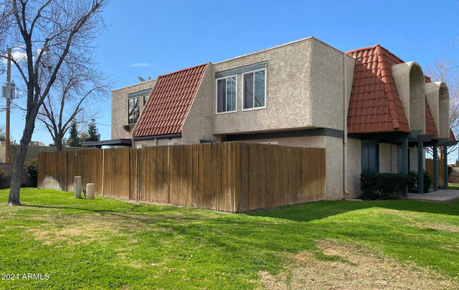 Photo - 5951 W Golden Ln Townhome