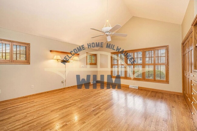 Photo - 5249 N Shoreland Ave