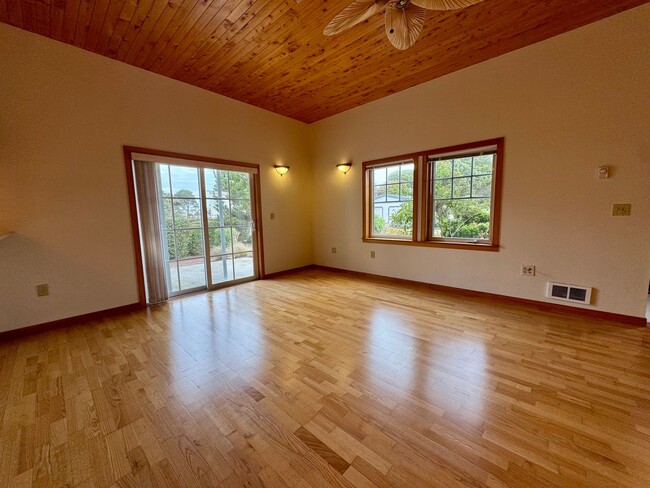 Photo - Single-Level 2BD/2BA in Face Rock Village – Bandon Beach Living Awaits