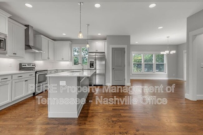 Photo - 702B Waco Dr