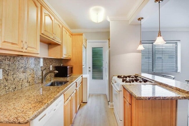 Photo - 65 Washington Ave Unit 2-03