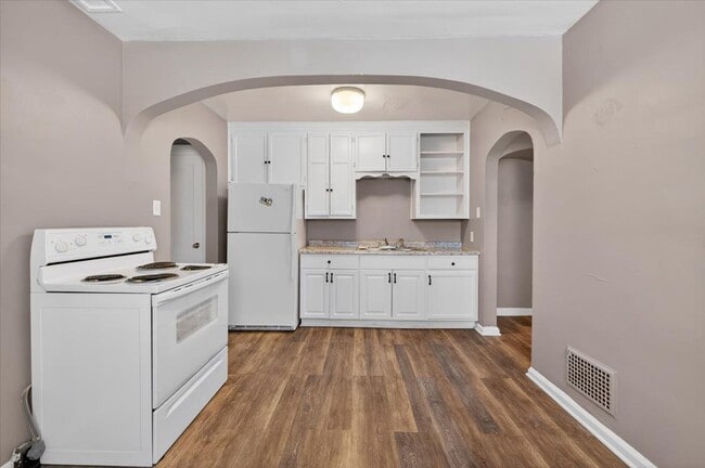 Photo - 2351-2351 Lasalle St Unit 2351 North LaSalle Street