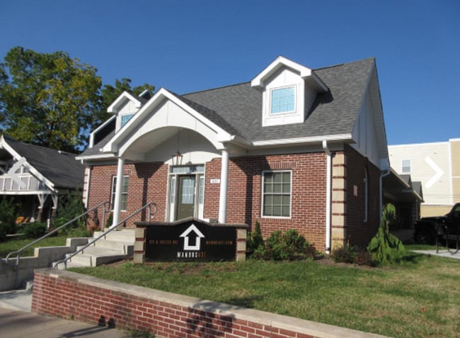 Building Photo - 631 N College Ave Unit 4