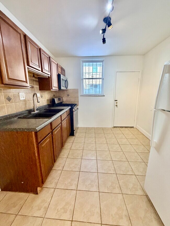 Photo - 1825 Dudley St