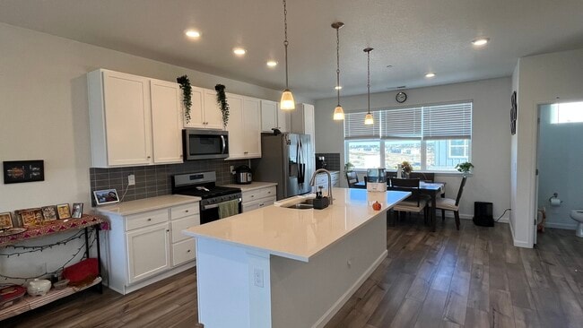 Cocina y comedor - 6964 Merseyside Ln