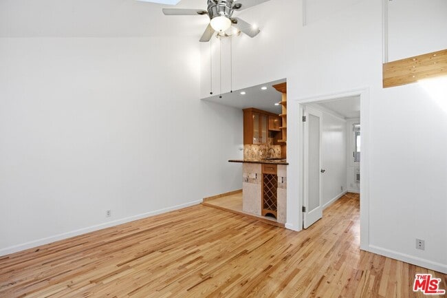 Photo - 325 Vernon Ave Unit 4