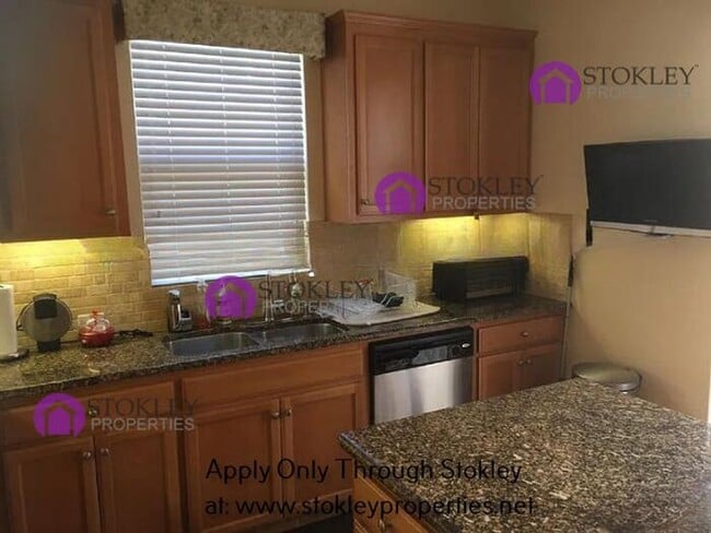 Photo - 2103 Maidenhair Way