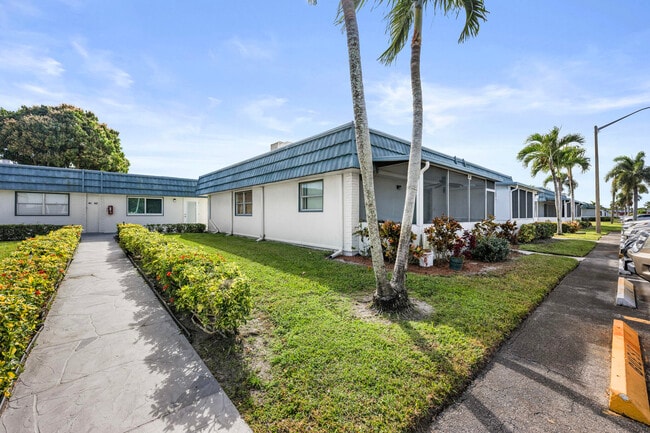 Photo - 43 Waterford Way