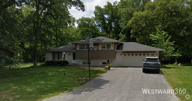 Building Photo - 16 Longwood Dr Rental