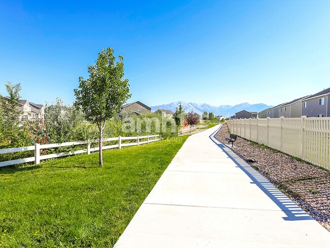 Photo - 323 North St