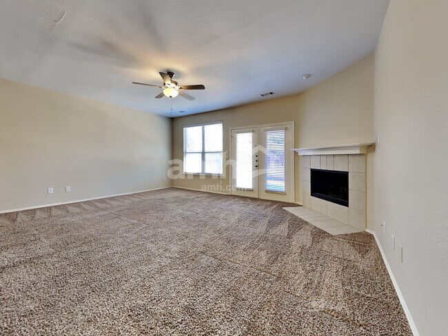 Photo - 421 Sandy Creek Dr