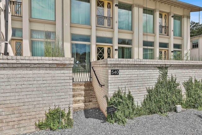 Photo - Contemporary 3-Bedroom Trilith Home with T...
