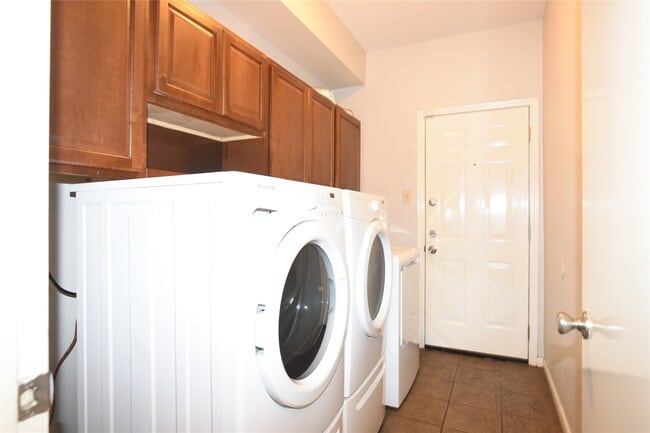 Photo - 940 Wycliffe Dr Unit True