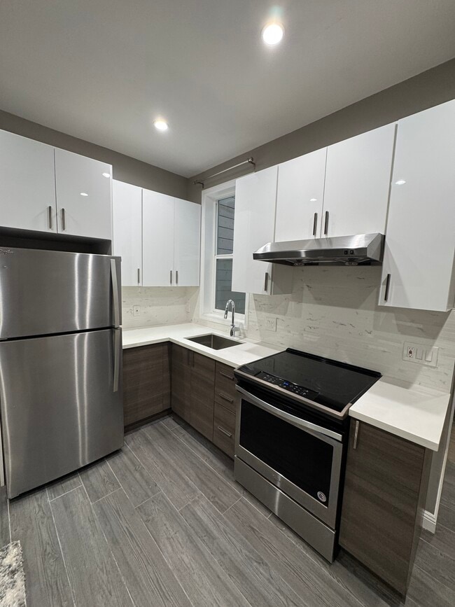 Building Photo - 1645 Hyde St Unit 7