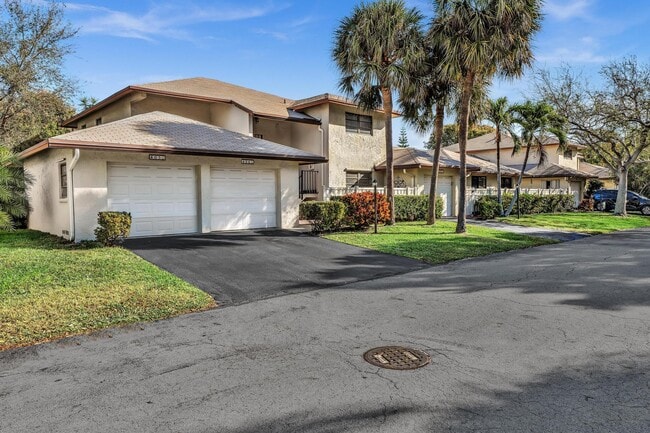 Building Photo - 1779 NE 40th Pl Unit 405