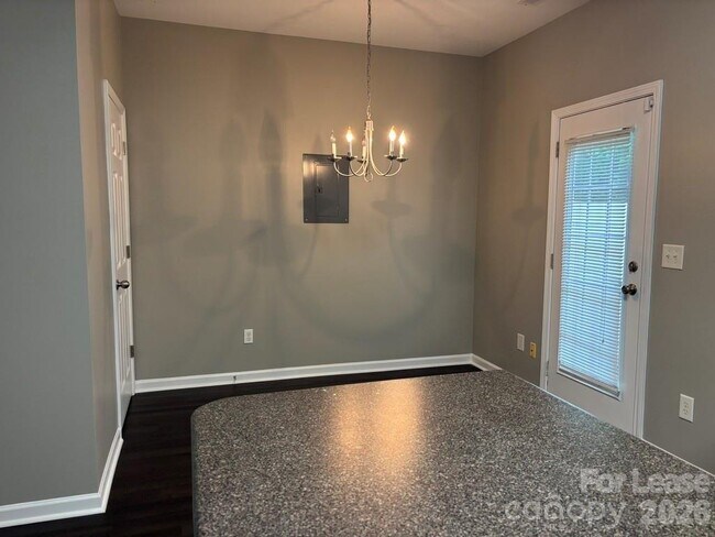 Photo - 18 Sharpstone Ln
