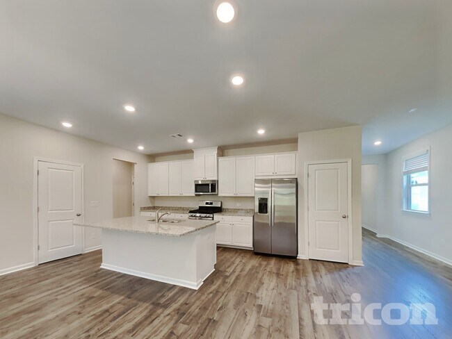 Photo - 200 Chapelcrest Ln