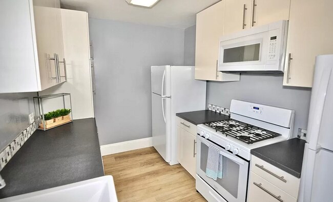 Photo - 5BD/2BA, Great Sunroom!