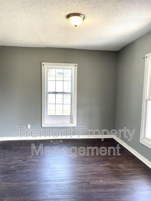 Photo - 1241 E 35th St