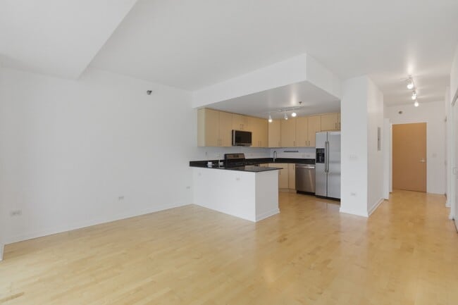 Building Photo - 330 W Grand Ave Unit # 0808