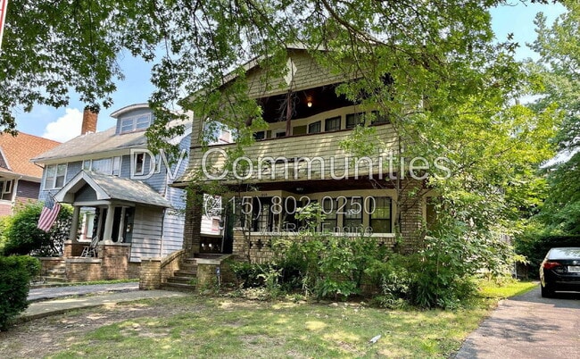 Building Photo - 1647 Hillcrest Rd Unit 3rd