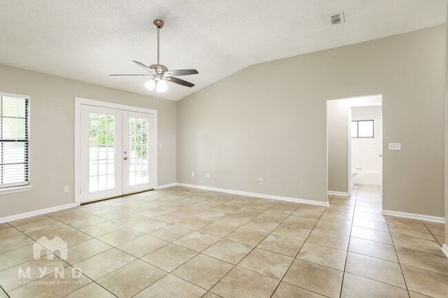 Photo - 398 Willow Green Dr
