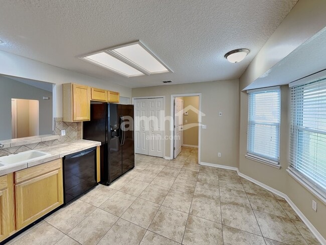 Photo - 1002 Chapeltown Cir N