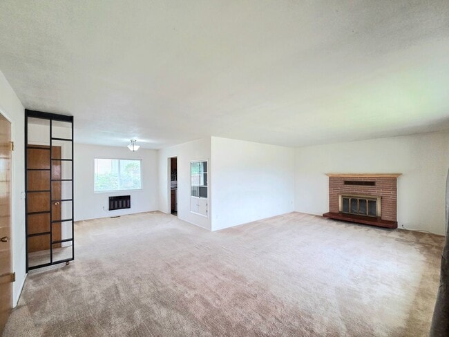 Photo - Oversized (@ whopping 2,600+ Sq. Ft.), Beautifully Charming 4-Bed, 2-Bath Home in Wenatchee!!