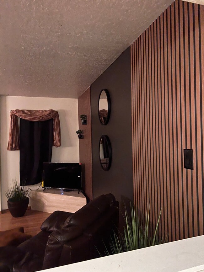 Photo - 628 Marquis Ct NE