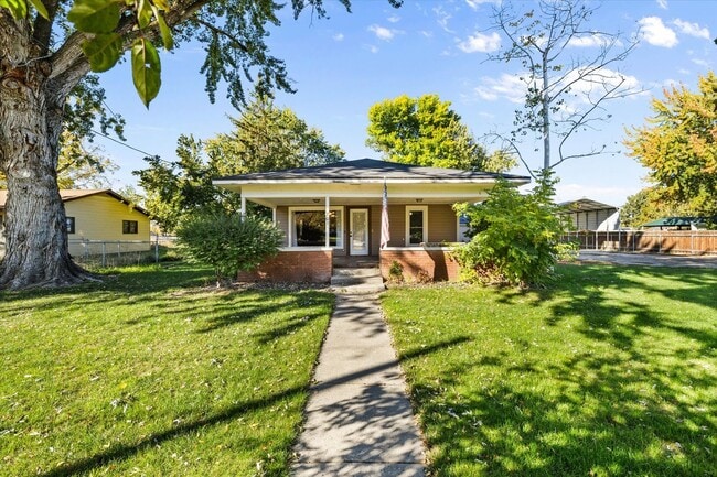 Building Photo - Charming Country Home on 1 Acre – 2 Bed, 1...