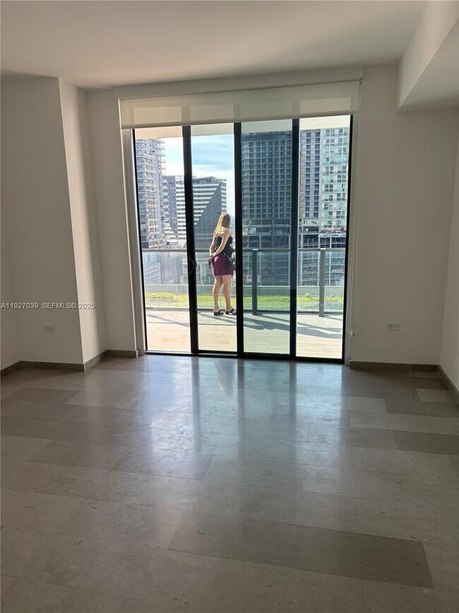 Photo - 68 SE 6th St Unidad 1008