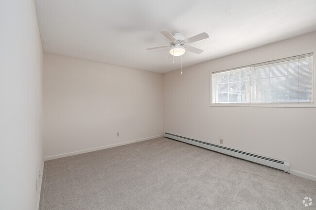 1BR, 1BA - 765SF - Bedroom