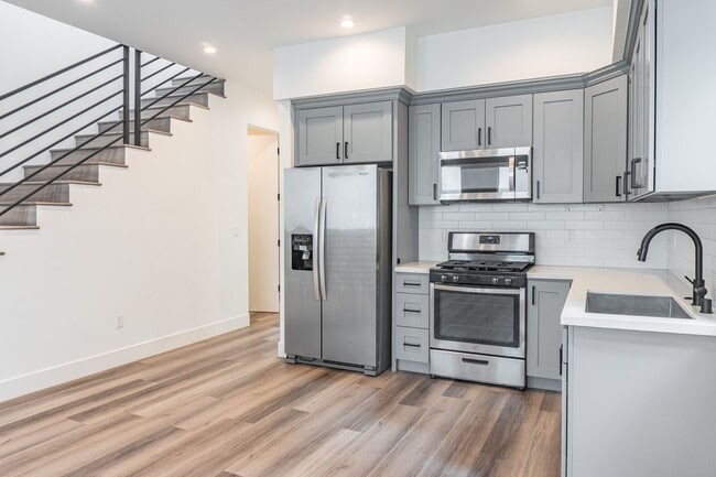 Beautiful Spacious Modern 3 Bedroom Townho... - Beautiful Spacious Modern 3 Bedroom Townho... Apartment Unit 527