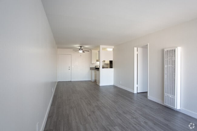 1BR, 1BA-750 SF