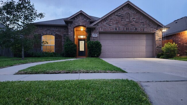 Front View - 7218 Lands End Dr